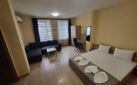 Twain Apart&Rooms